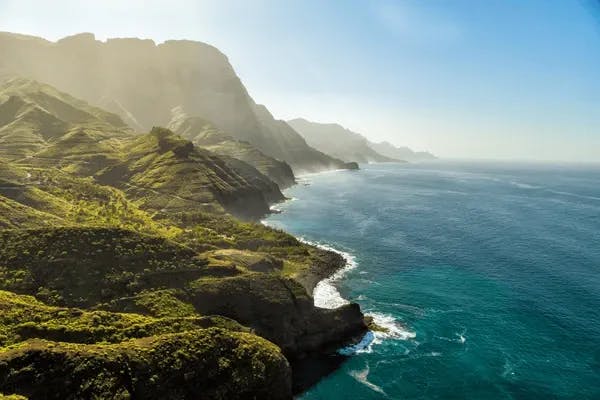 Embark on a captivating weekend in the Canary Islands, exploring 'Gran Canaria.' Nestled in the Spanish archipelago off Africa's coast, it boasts diverse landscapes – from volcanic terrains to lush forests and pristine beaches. Immerse yourself in the island's beauty and unique experiences!