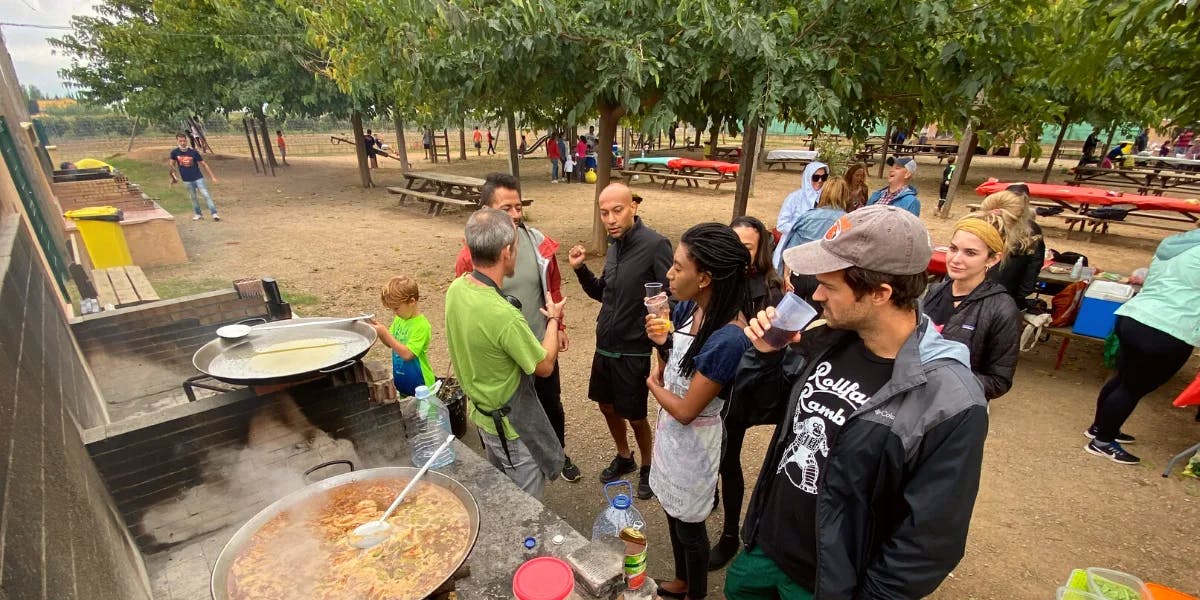 Group cooking paella in Valencia
